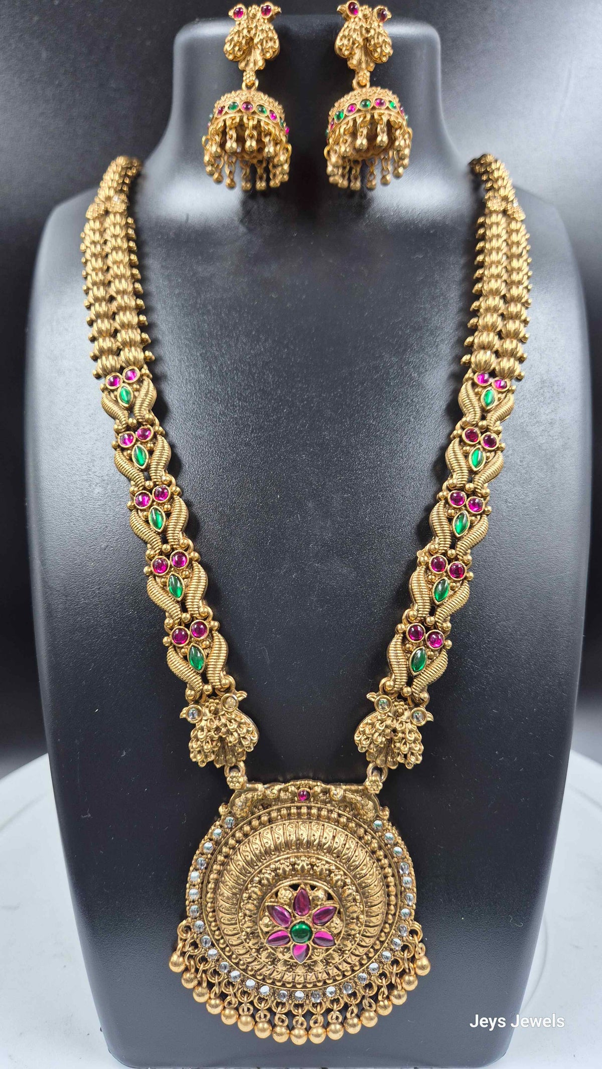 Non-Idol l Gold-Tone Set with Ruby Green Stones