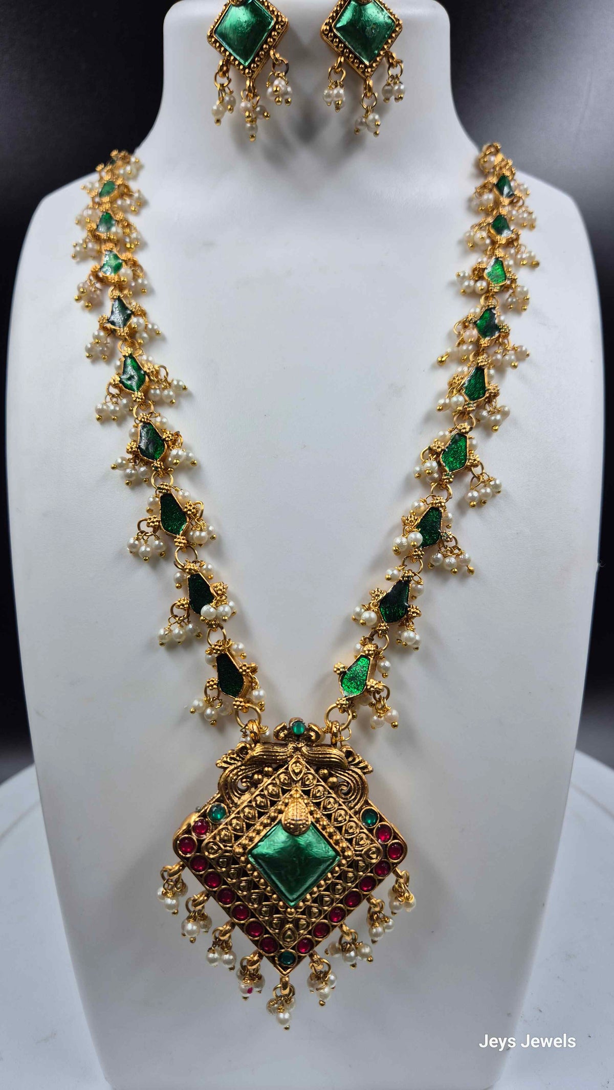 Double-Sided haram with red and green stones and Pearls