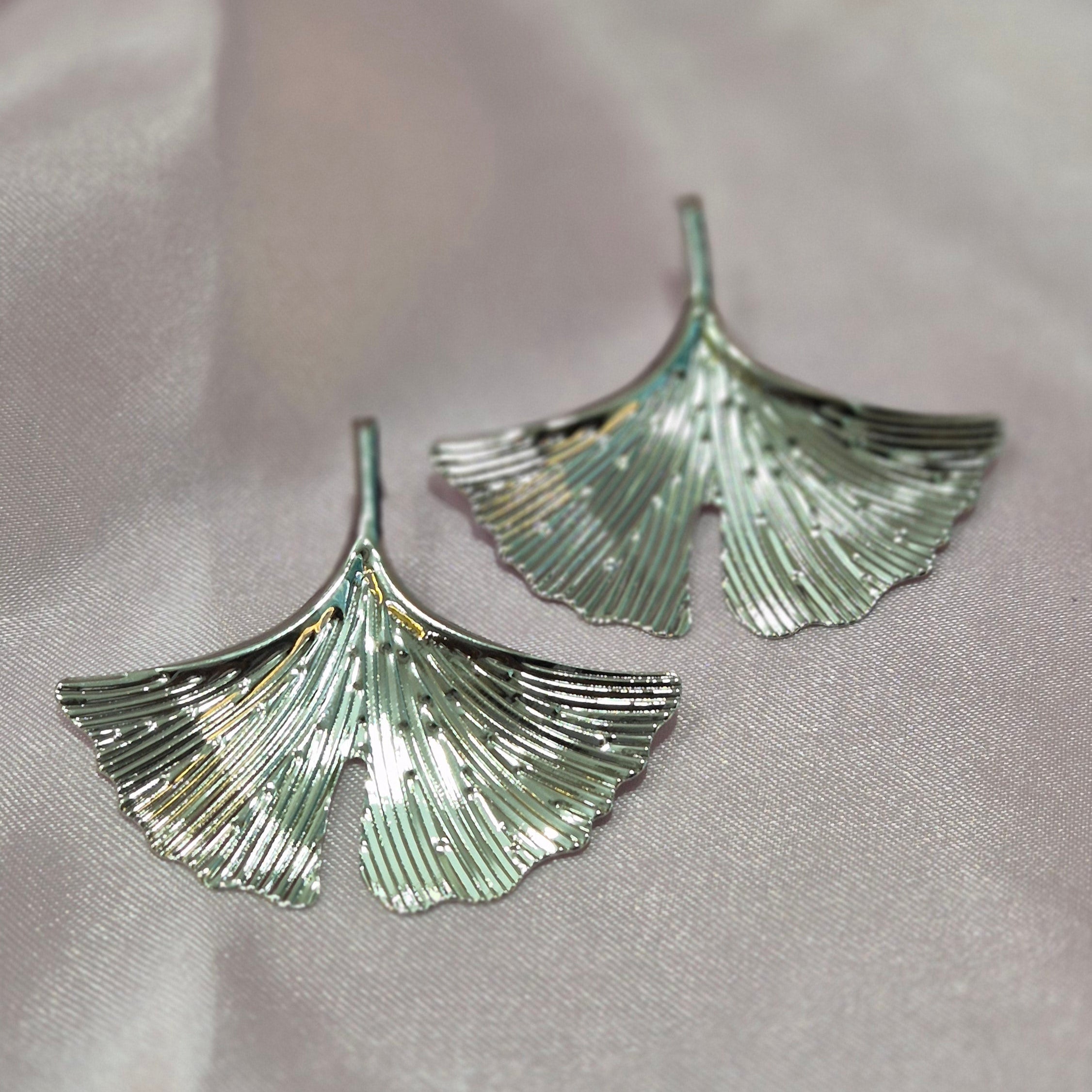 Anti Tarnish Fan Shaped Stud