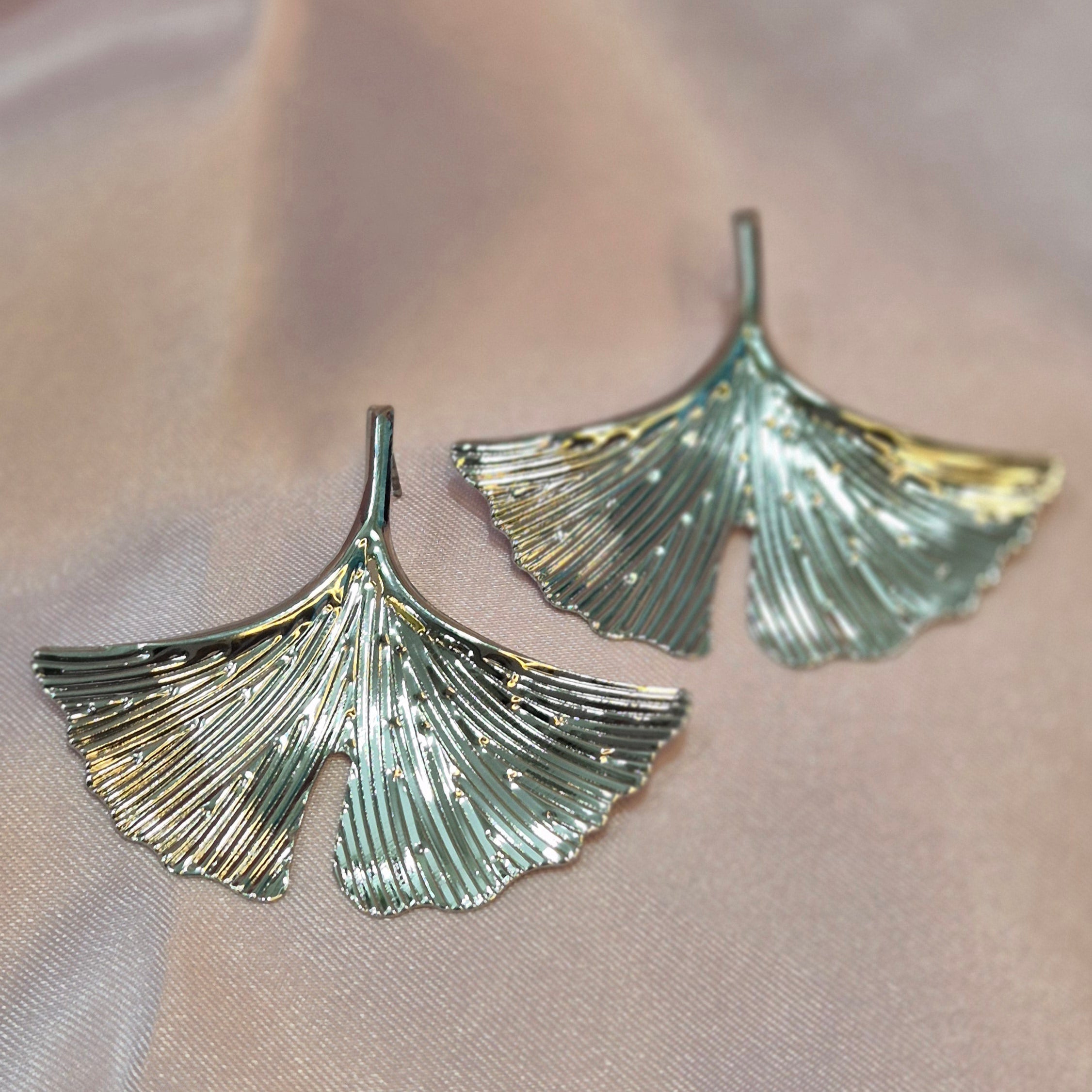 Anti Tarnish Fan Shaped Stud