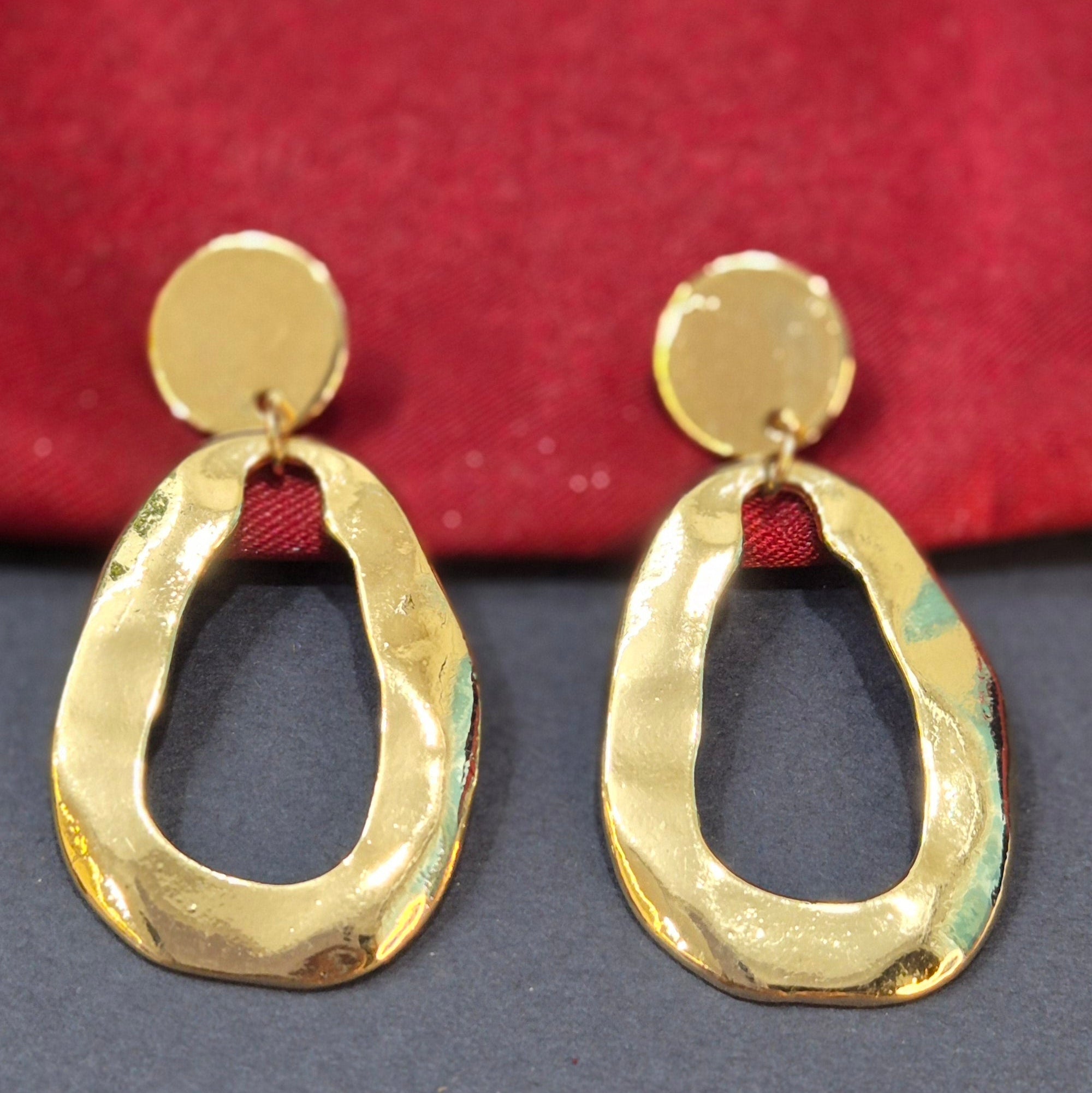 Golden Geometrical Drop