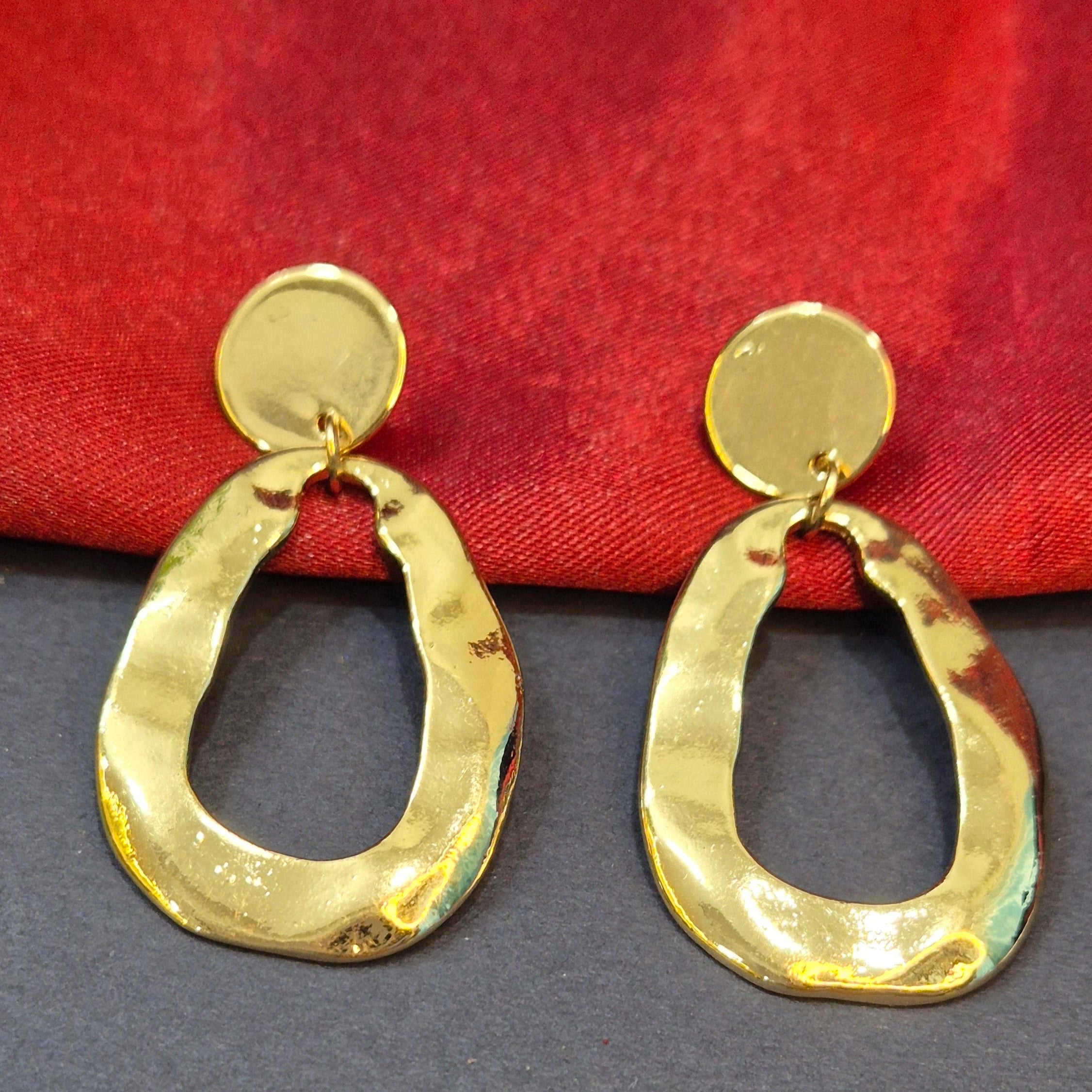 Golden Geometrical Drop