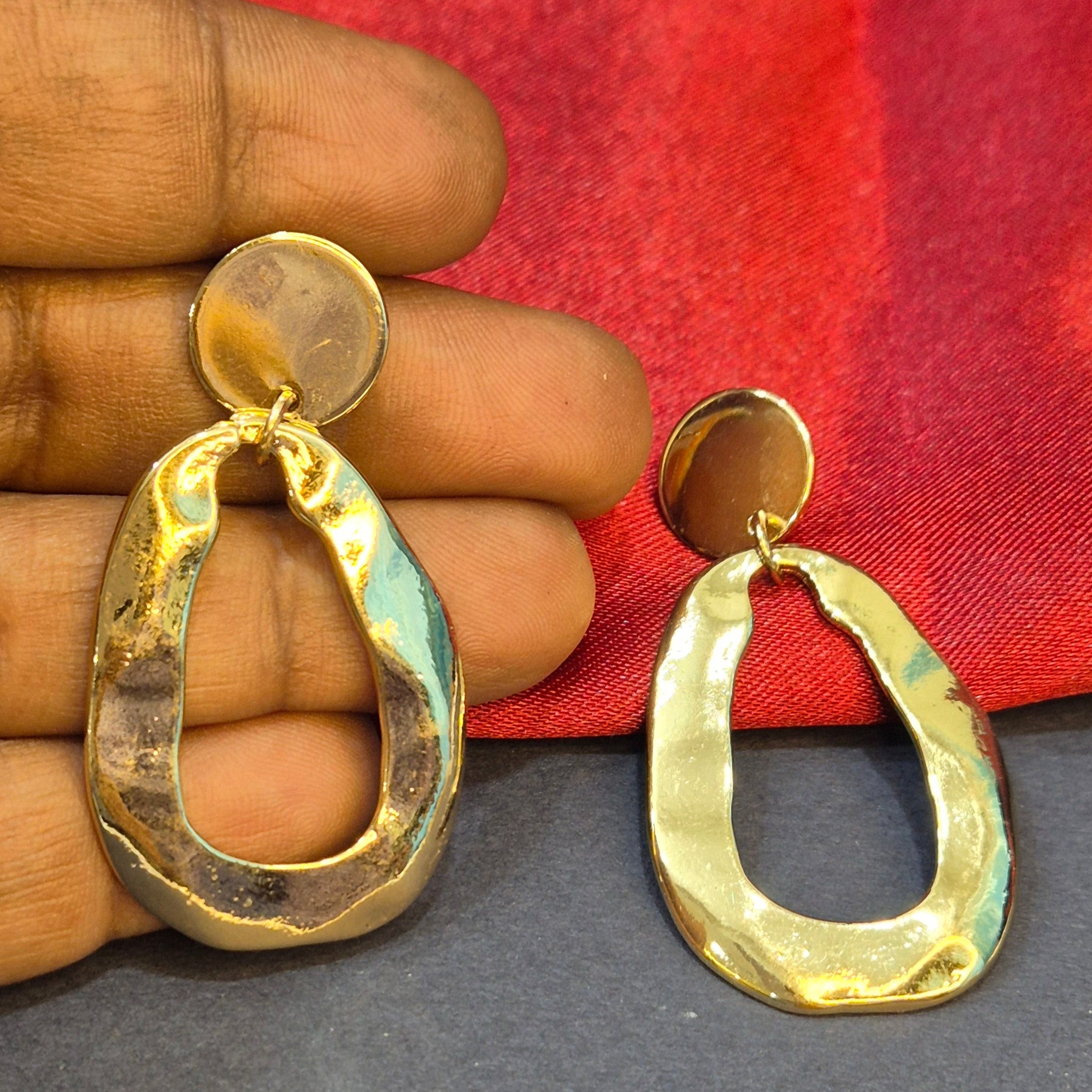 Golden Geometrical Drop