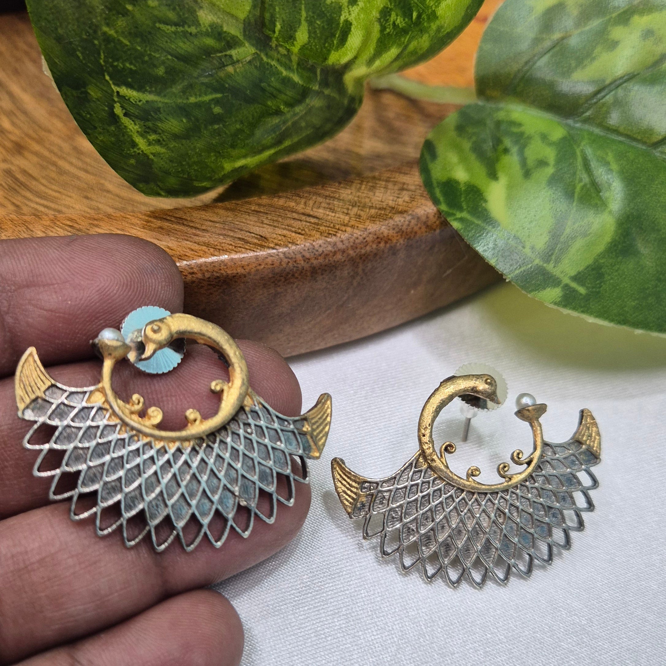 Dancing Peacock Stud