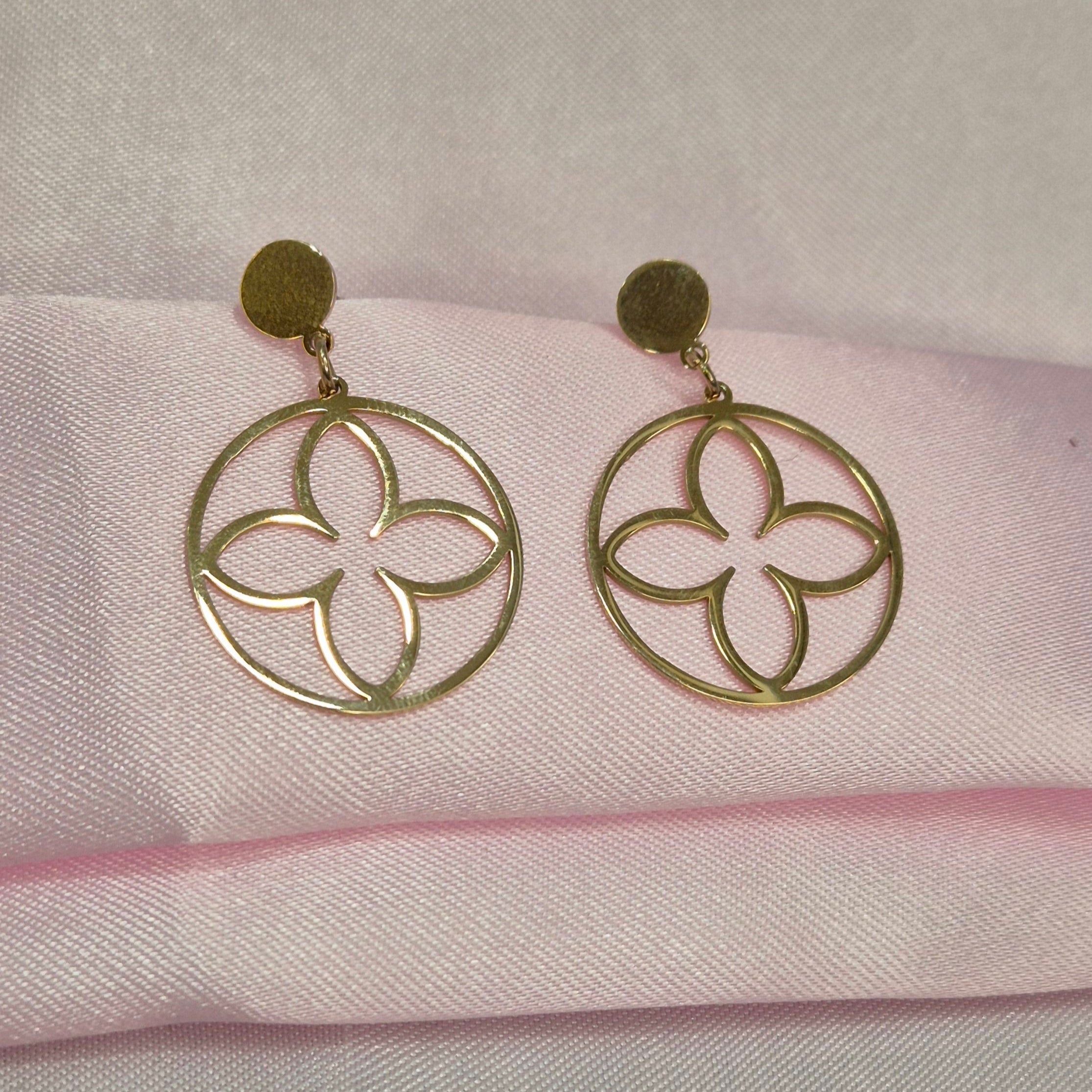 Elegant Gold-Plated Dangler Ring