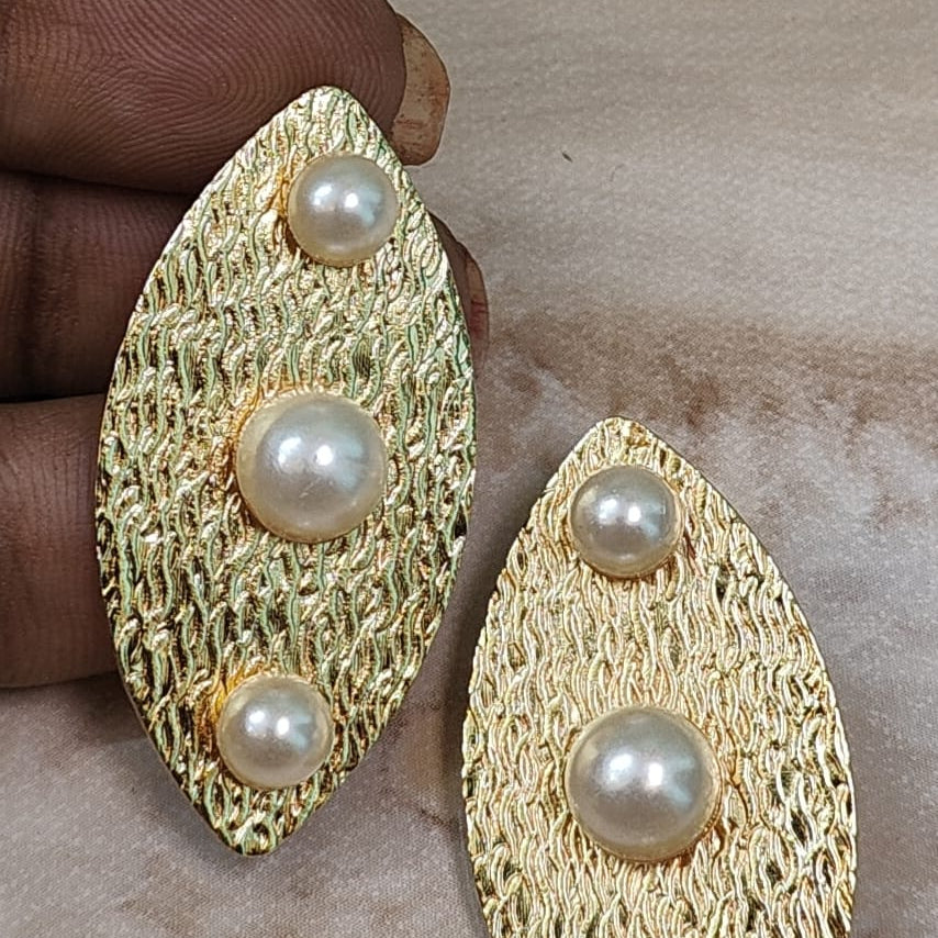Elegant Textured Gold Leaf Pearl  Stud Earrings