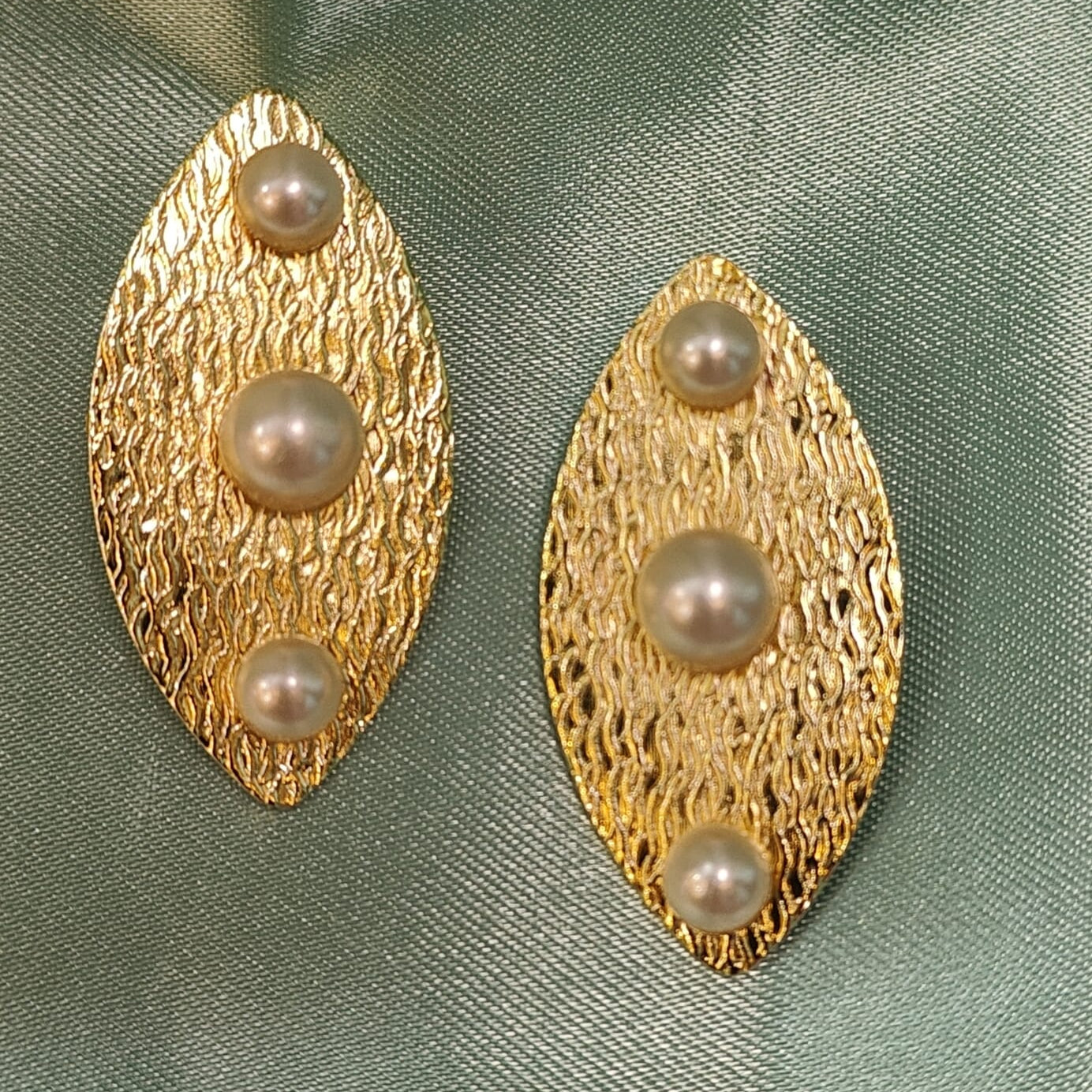 Elegant Textured Gold Leaf Pearl  Stud Earrings