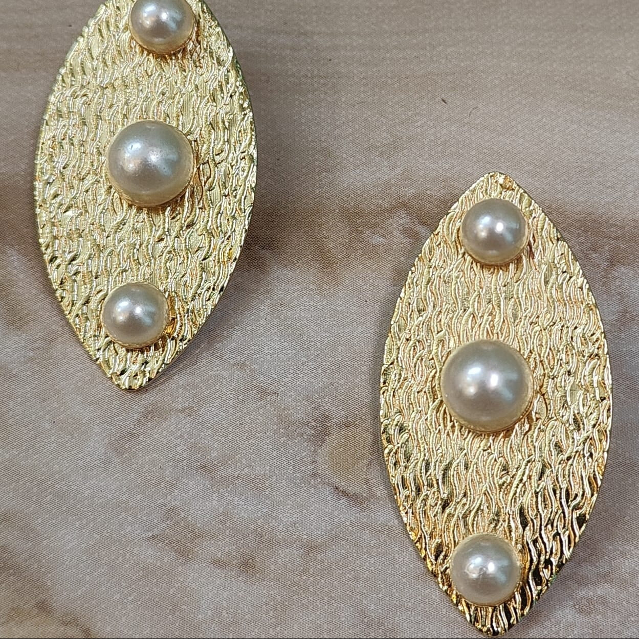 Elegant Textured Gold Leaf Pearl  Stud Earrings