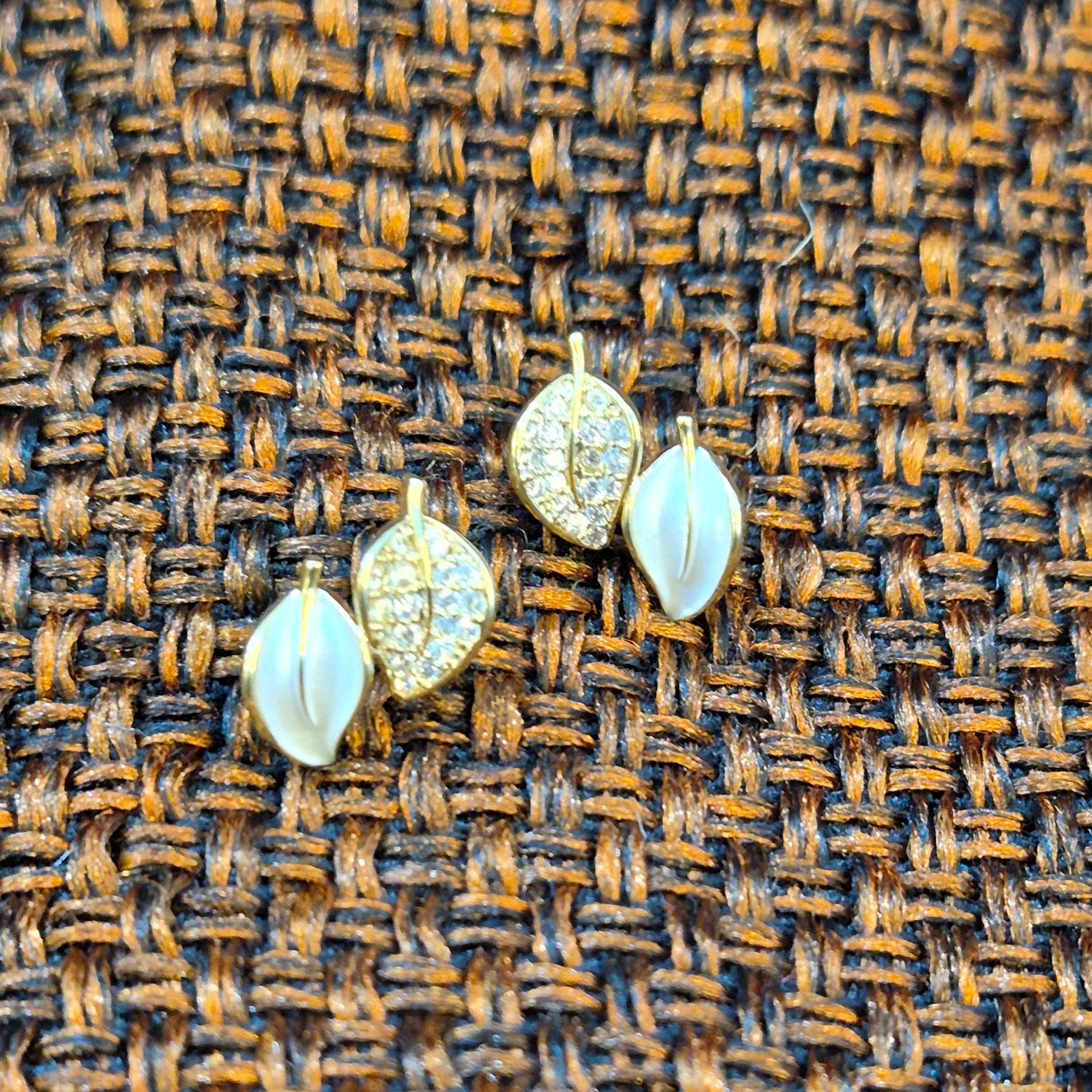 Korean Twin Leaf Stud