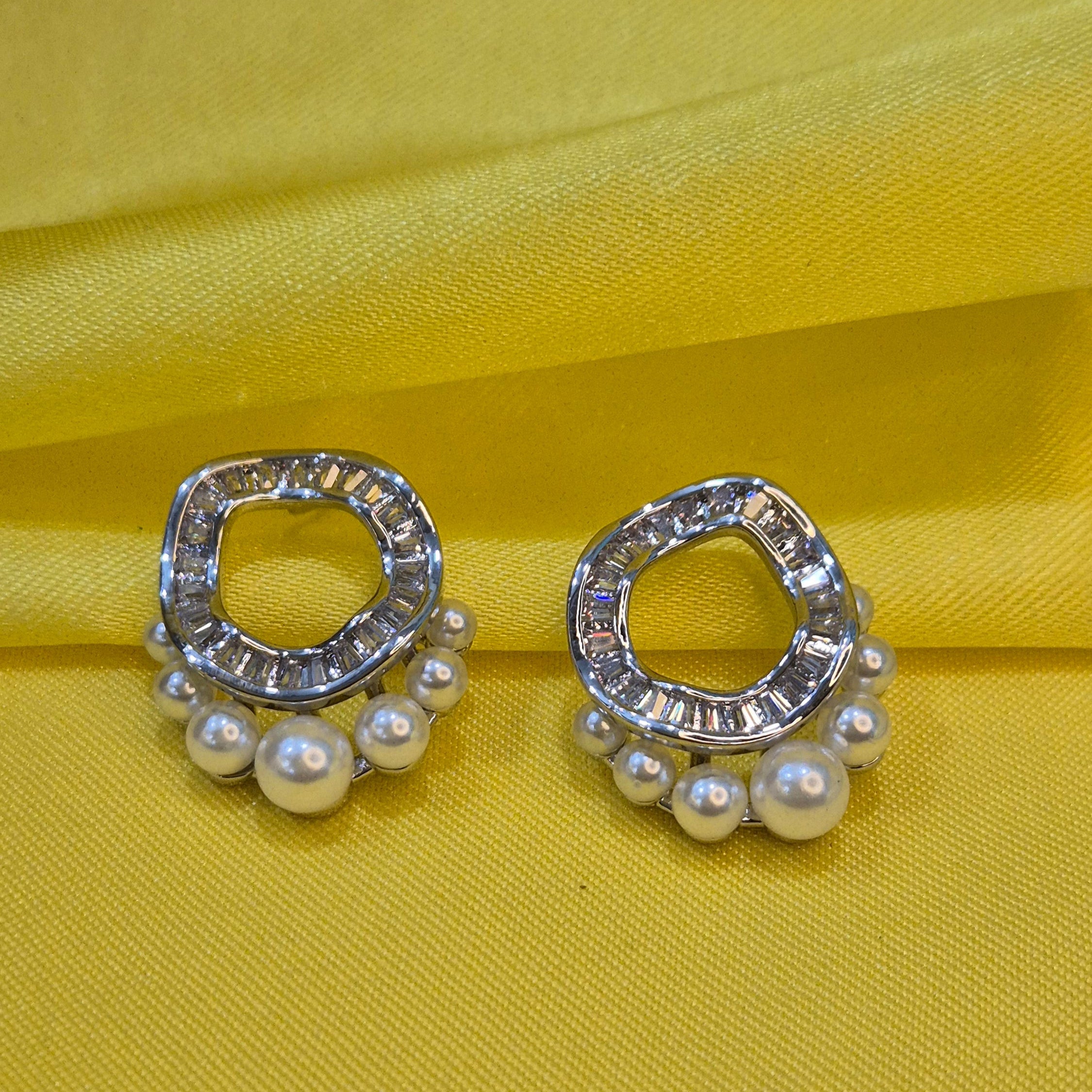 Korean Round Wave Pearl Earring