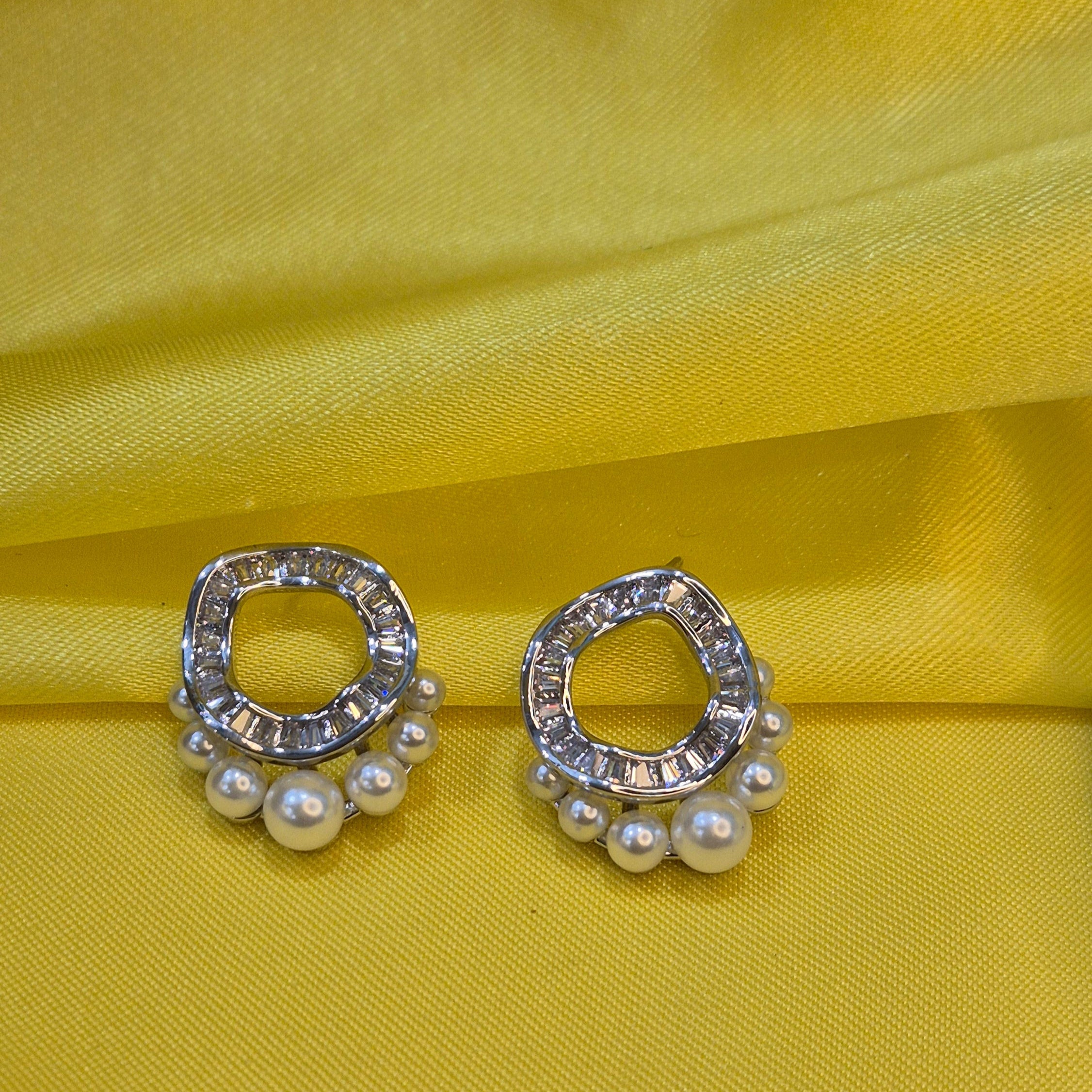 Korean Round Wave Pearl Earring