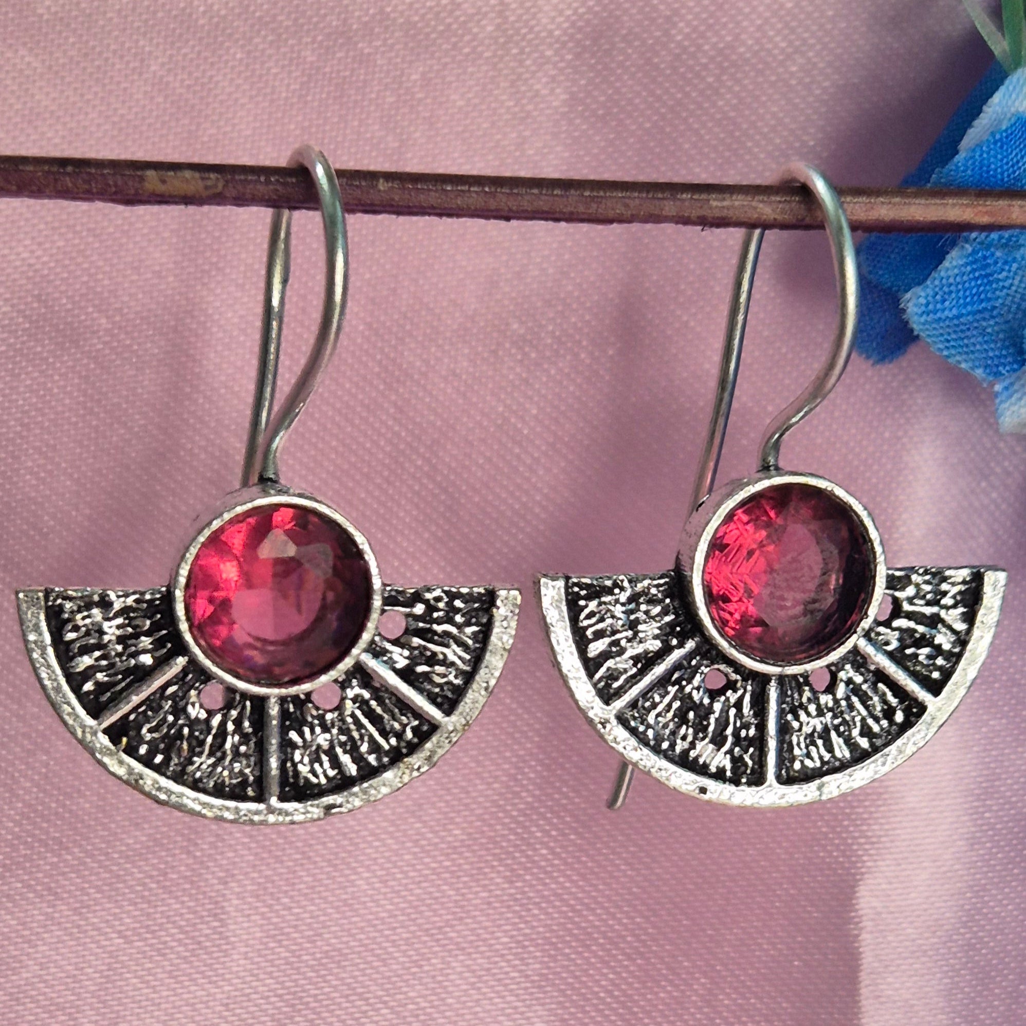 Oxidised Fan Shaped With Red Stone